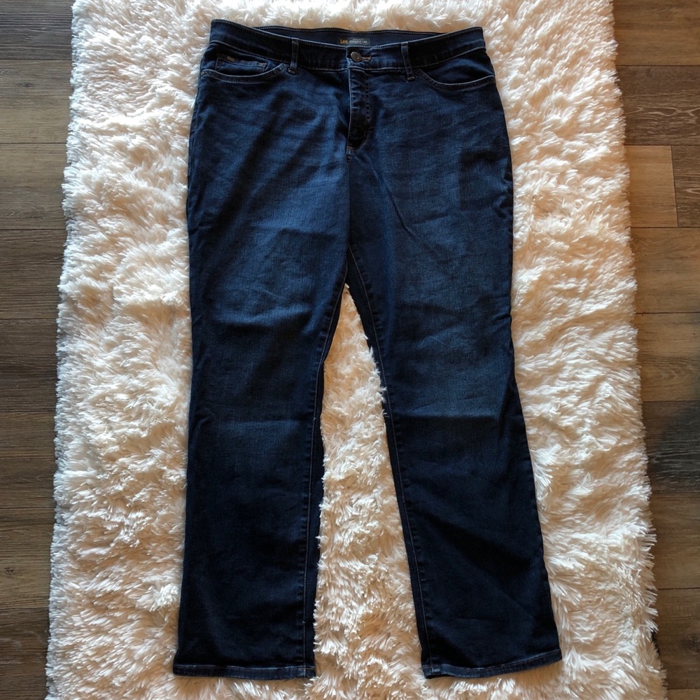 LEE FLEX MOTION REGULAR FIT STRAIGHT LEG JEAN